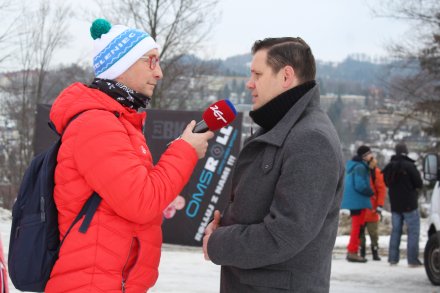 Kamil Nosel w rozmowie z burmistrzem Tomaszem Bujokiem